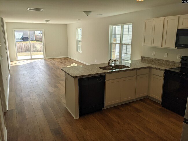 Building Photo - 531 Moresby Wy