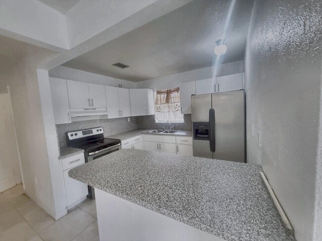 Building Photo - 1728 NW 114th St