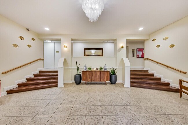 Building Photo - 2BD/1BA Takoma Park Condo in Elevator Building