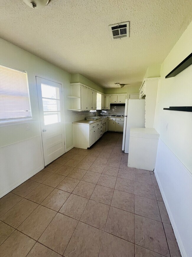 Building Photo - 840 N Windermere Dr