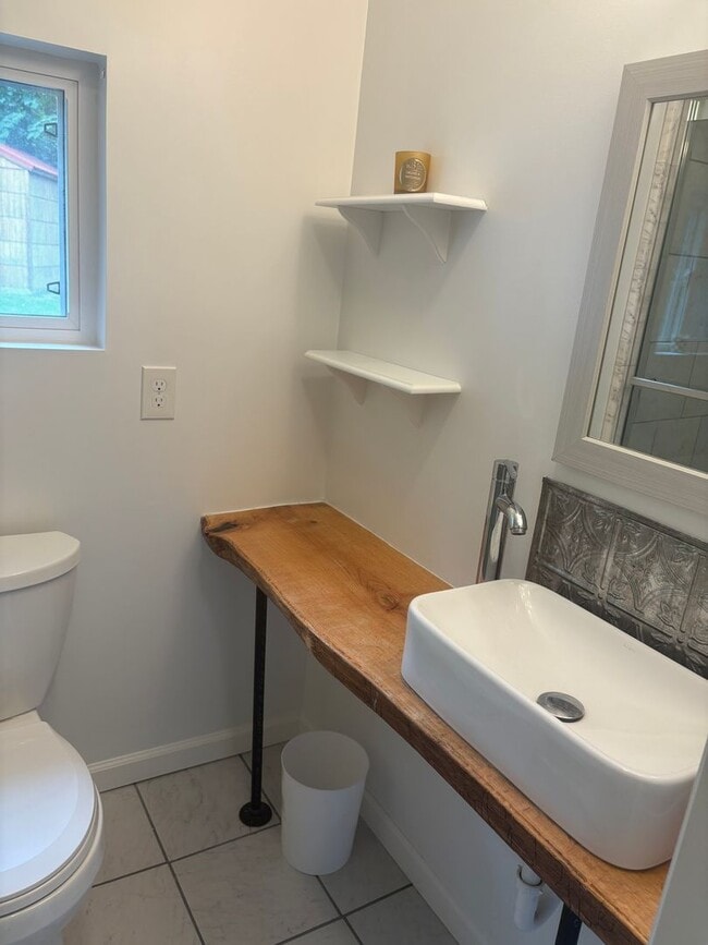 Building Photo - Partially Furnished Rental Walking Distance to Downtown Black Mountain!