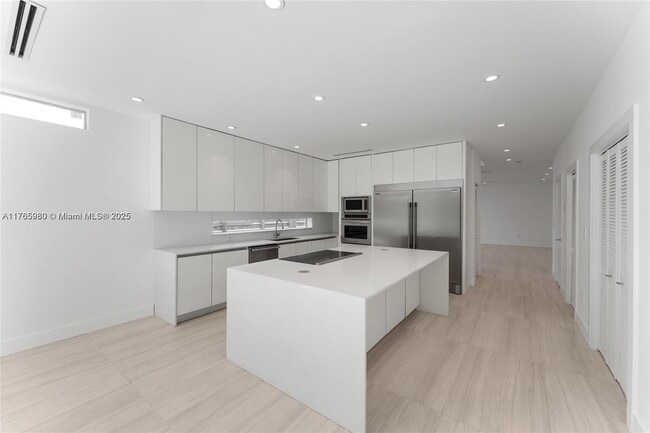 Building Photo - 1352 SW 22nd St