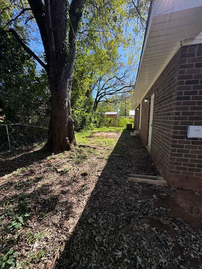Building Photo - 3306 E Tucker Dr NW