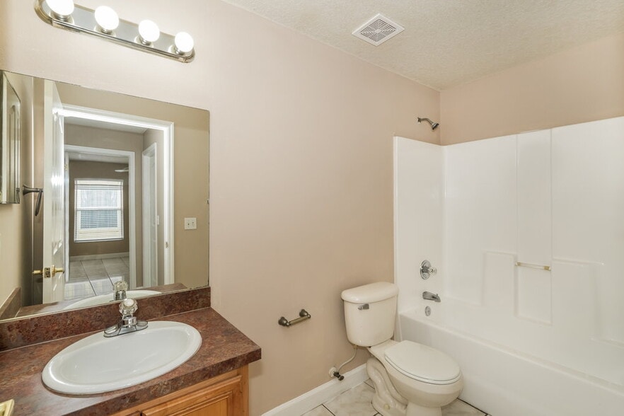Building Photo - 32121 Northridge Dr