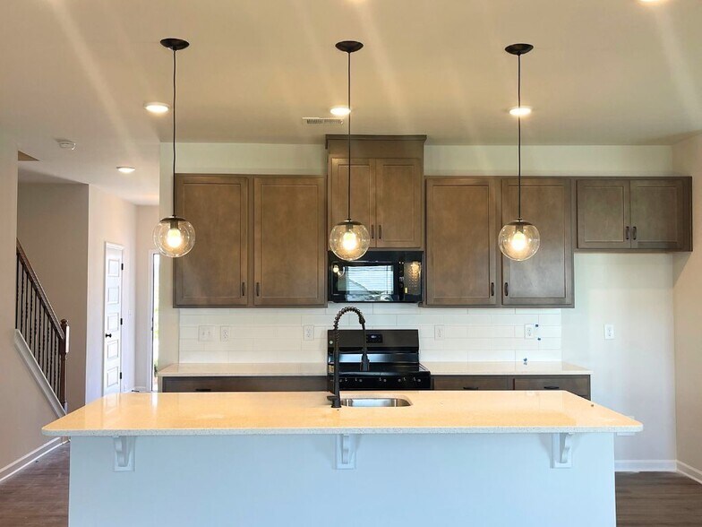 Building Photo - 708 Shetland Trl