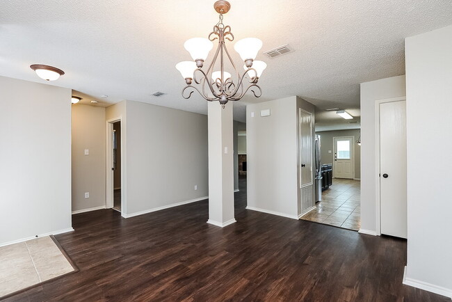 Building Photo - 2999 Fallbrook Dr