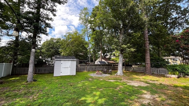 Building Photo - Updated Brick Ranch - Move In Ready!