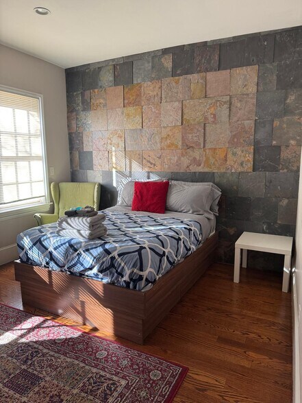 Building Photo - 19 Alaska St