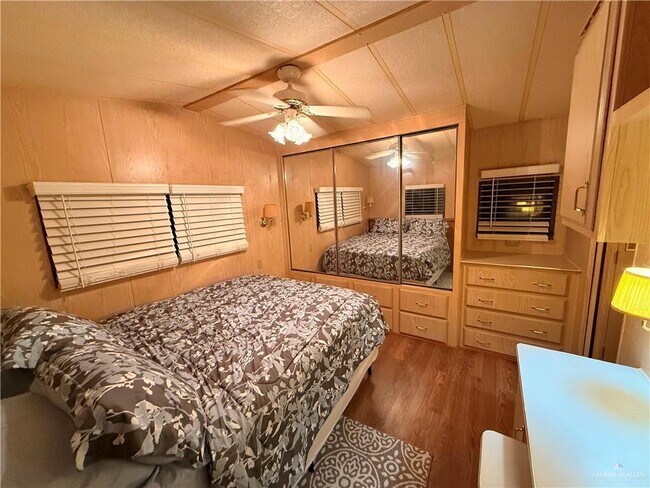 Building Photo - 3765 Mercedes Dr