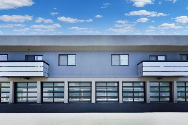 Building Photo - 1662 Hollenbeck Ave
