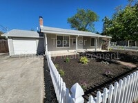 Building Photo - Cozy 2 Bed/1 Bath/ 816 Sqft House in Pleasant Hill available May 15th for lease!