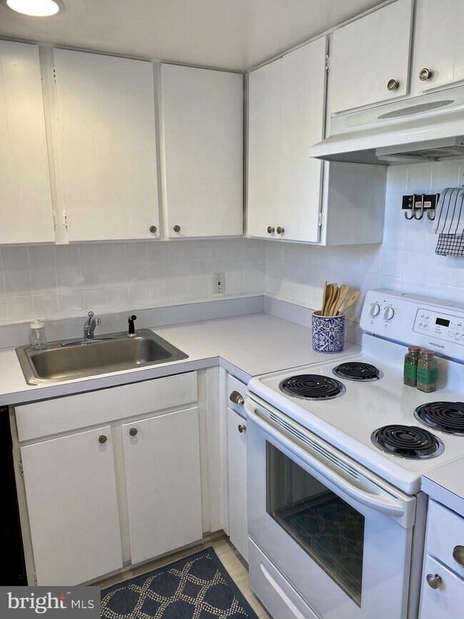 Building Photo - 4817 31st St S