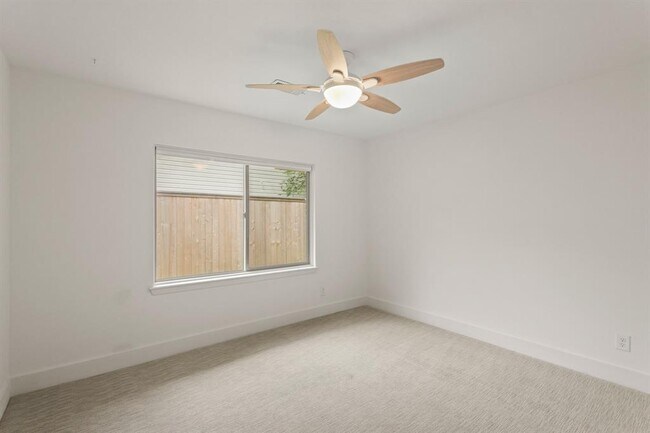 Building Photo - 1707 Imperial Crown Dr