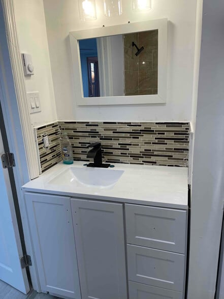 Building Photo - 916 Ridge Ave