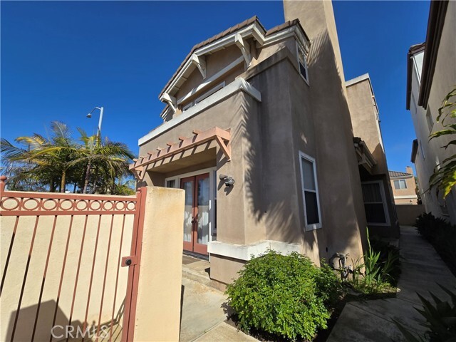 Building Photo - 624 Goldenwest St