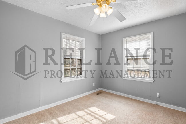 Building Photo - 3627 E 10th St N