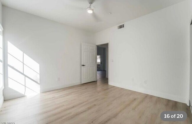 Spacious Second Bedroom - 830 Carnegie St