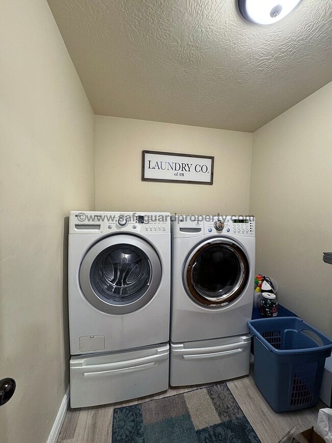 Building Photo - Beautiful Home available with Short Term L...