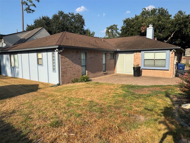 Building Photo - 18515 Sweetmeadow Dr