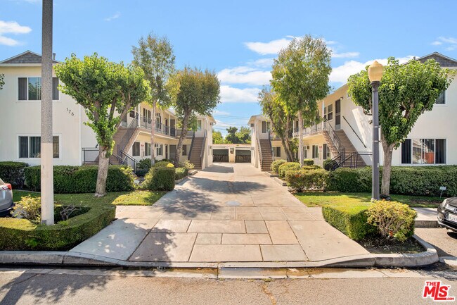 Building Photo - 176 W Elmwood Ave