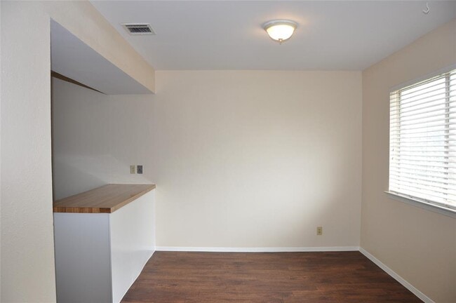Building Photo - 10810 Topperwein Dr