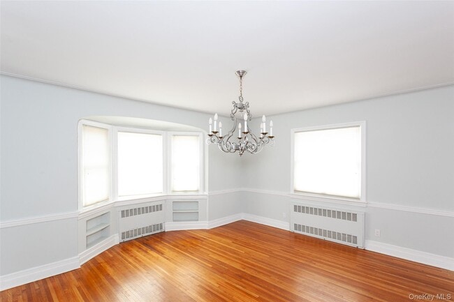 Building Photo - 355 E Beech St