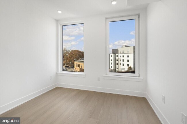 Building Photo - 2000 Dreer St