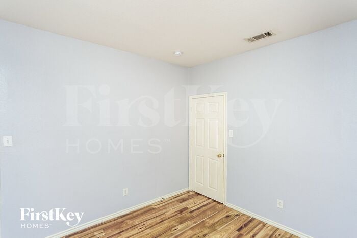 Building Photo - 7949 Greengate Dr