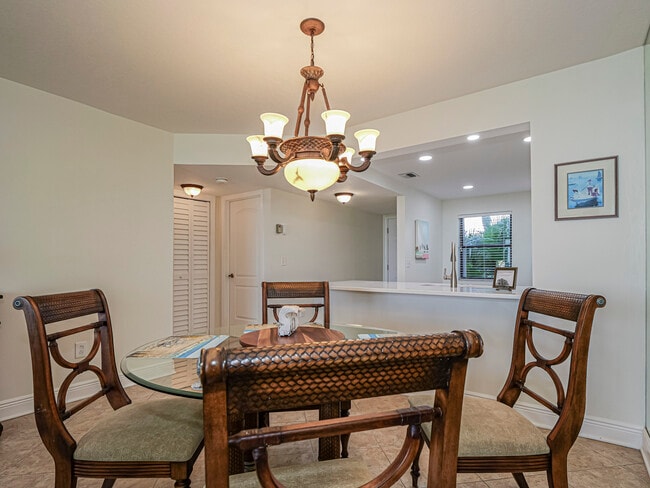 Building Photo - 4200 N Hwy A1A