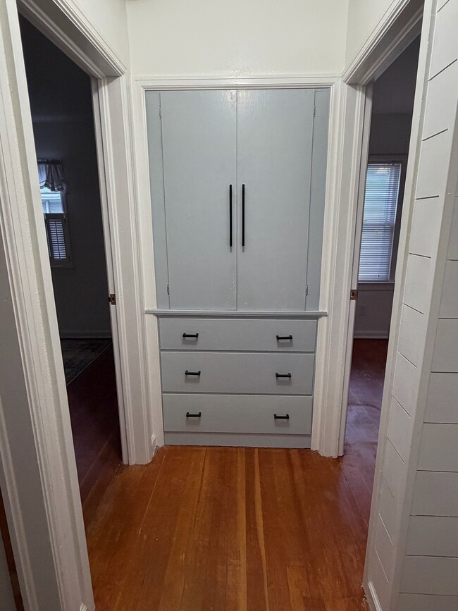 Building Photo - 181 W Custer Ave