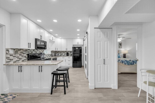 Building Photo - 2362 Pineapple Ave