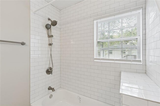 Building Photo - 1431 Lorenzo Dr SW