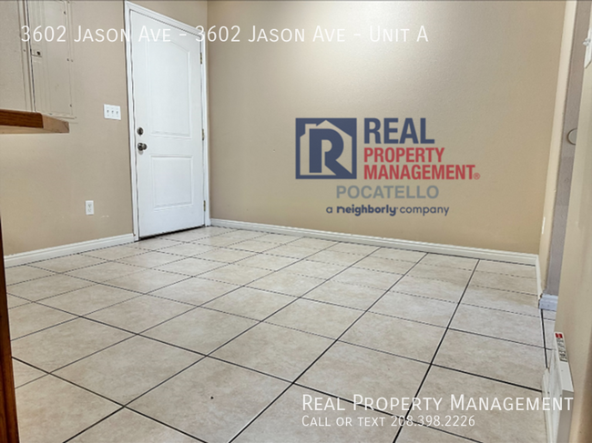 Building Photo - 3 Bed/ 1.5 bath duplex - Pets negotiable