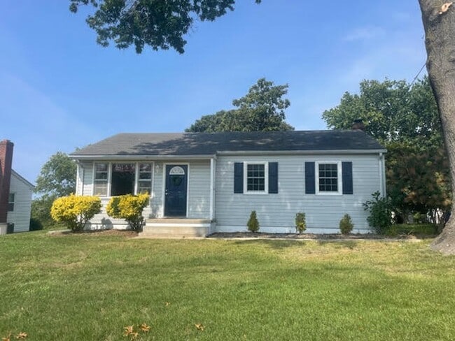 Primary Photo - Three Bed Room Two Bath Single-Family Home