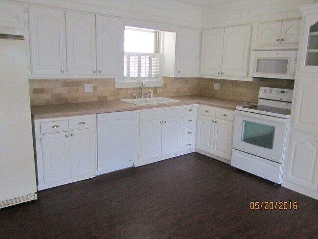 Building Photo - NICE NW HOME