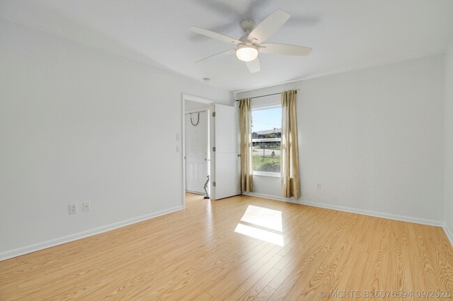 Building Photo - 8388 SE Croft Cir