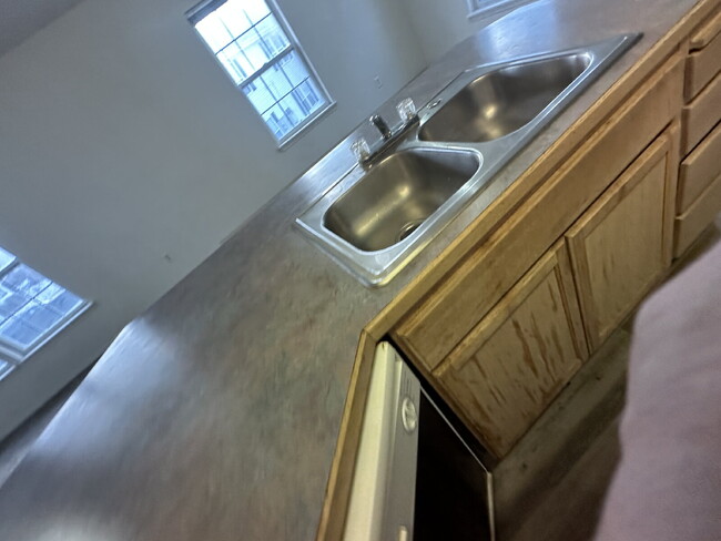 Building Photo - 112 Davis Ave