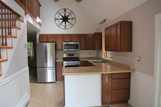 Building Photo - 26 Riverbend Rd