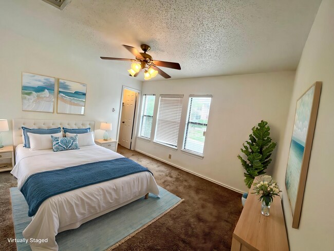 Building Photo - Spacious 3 Bedroom/2.5 Bath home with Large Game Room and Fabulous Deck ~ Move in Ready!