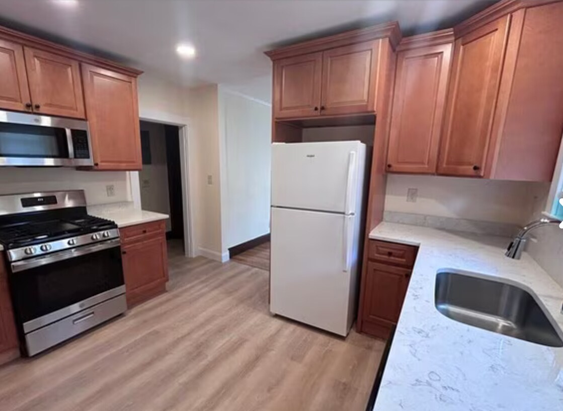 Building Photo - 31 Cummins Hwy