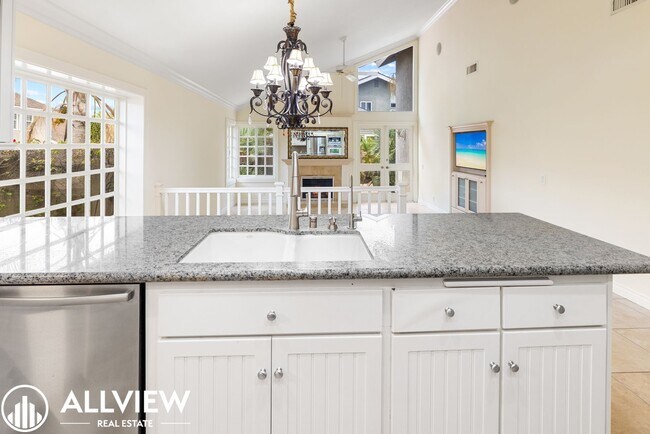 Building Photo - Elegant 3 Bed 2 Bath Home Available in the Heart of Woodbridge!