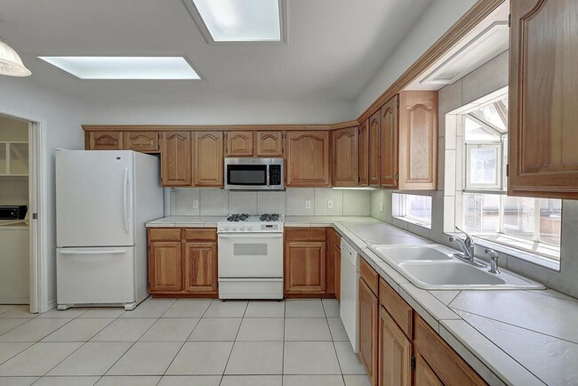 Building Photo - 15321 Dasmarines - 3/bed 2/bath $2,099/mo