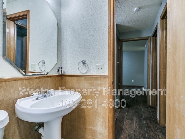 Building Photo - 1304 Regency Blvd