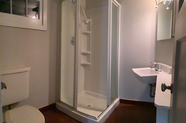 Building Photo - Large home/3bed 3 bath with bonus/office room just outside of PSNS and close to Bremerton Ferry