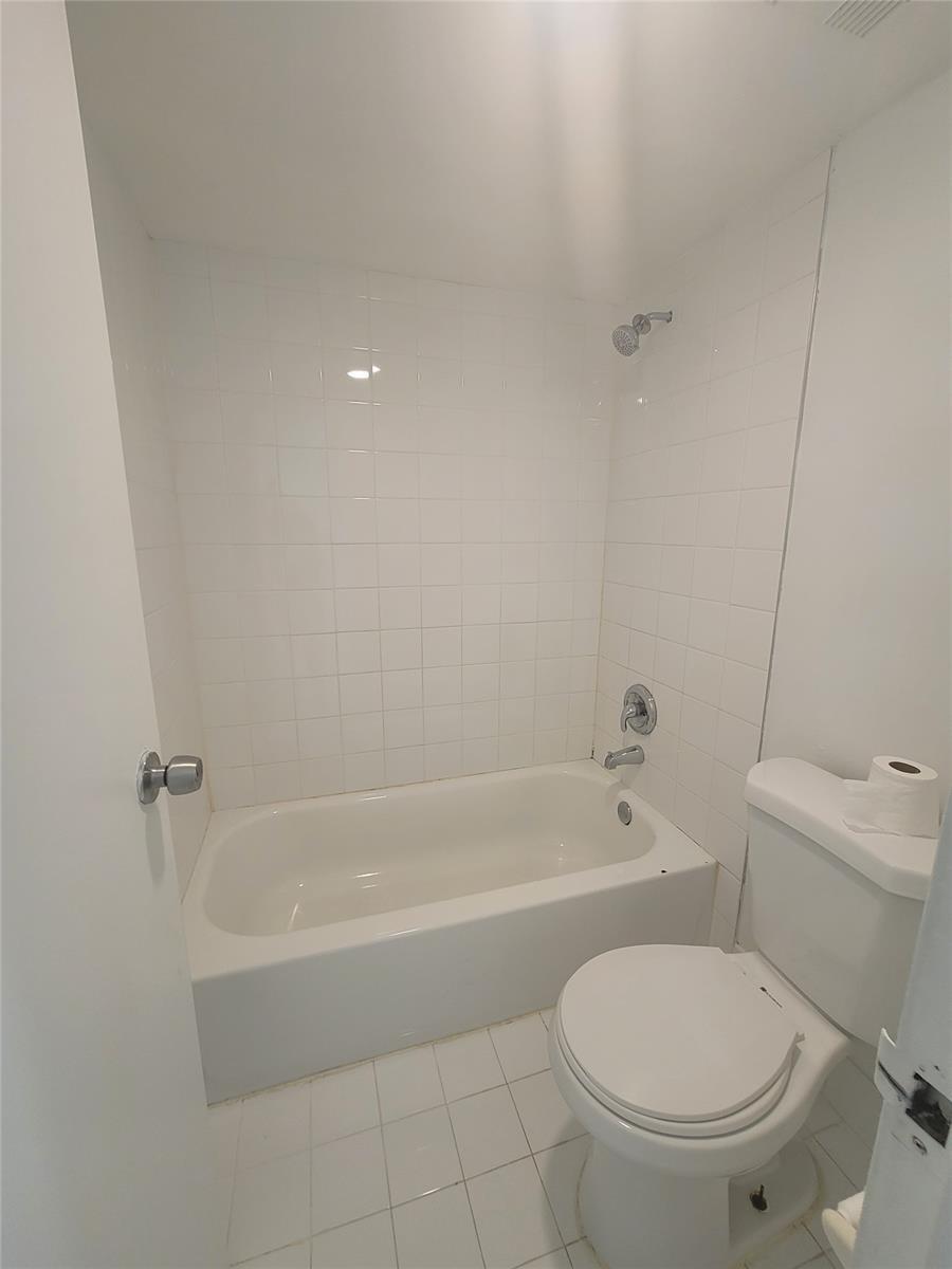 Building Photo - 4374 NW 9th Ave