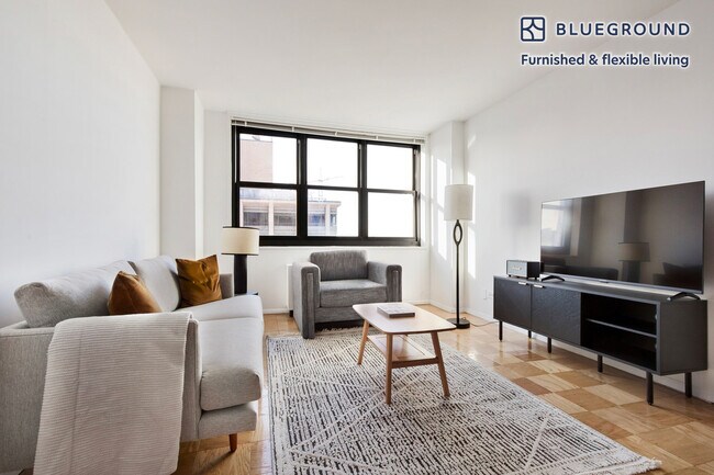 Building Photo - 200 E 72nd St