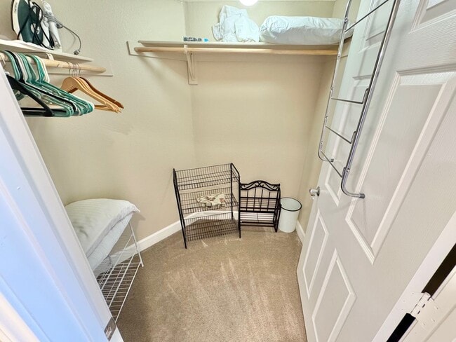 Building Photo - Modern condo with resort-style living in South Las Vegas