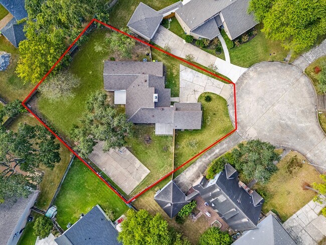Building Photo - 2319 Wallingford Dr