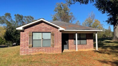 Building Photo - 3 Bed, 2 Bath Brick Home, HUD ACCEPTED! NO PETS!