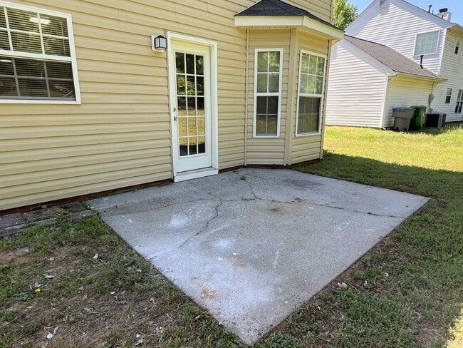 Building Photo - Updated 4 Bed Home in North Charlotte
